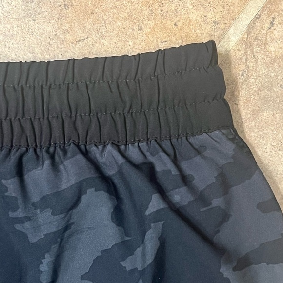 💫Vuori Women’s Clementine Shorts 2.0, Small, Black Camo, Gently Worn! - Picture 9 of 12